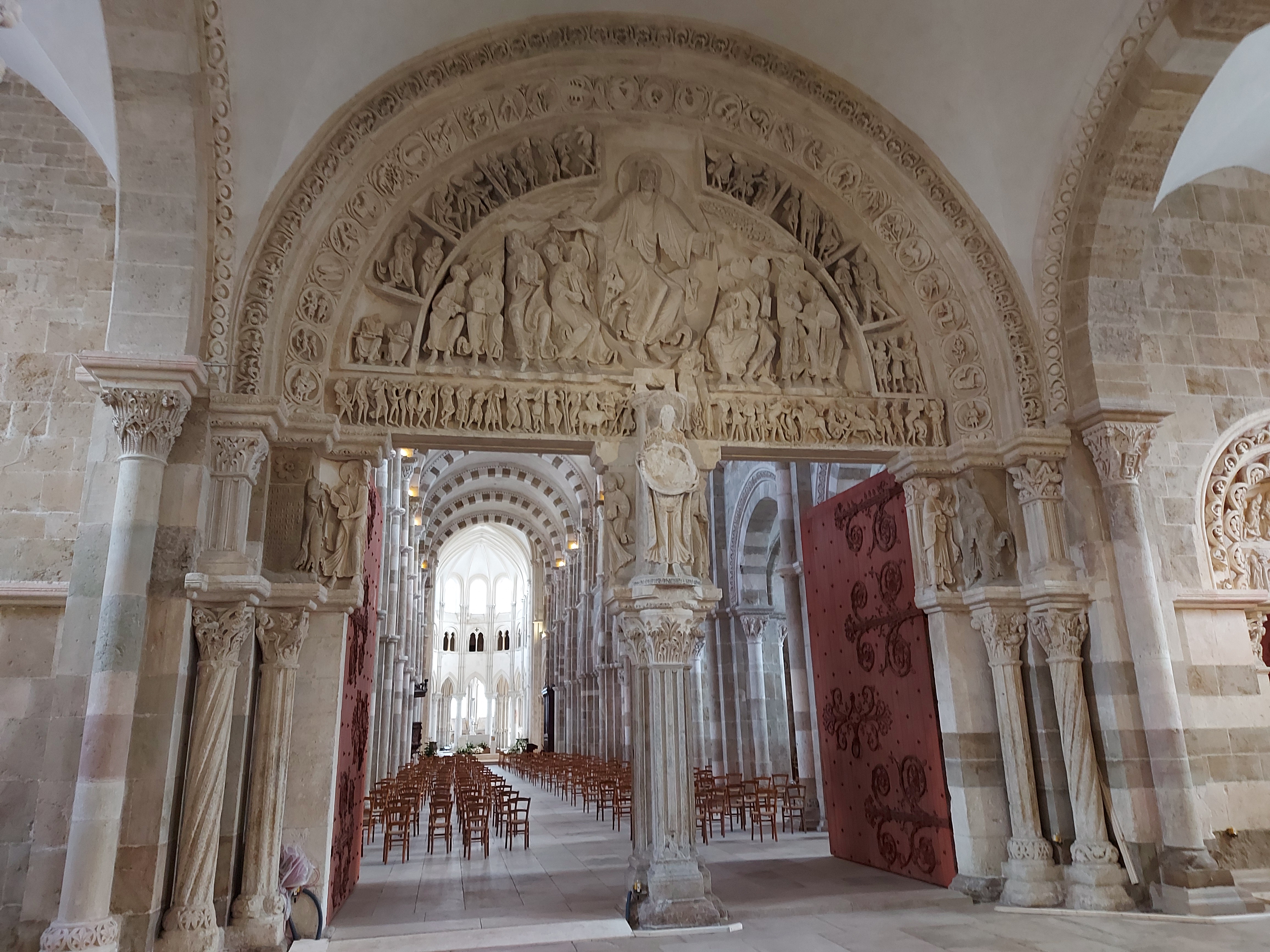 © Sylvain CHATZ © Le portail du Narthex de la basilique de Vézelay